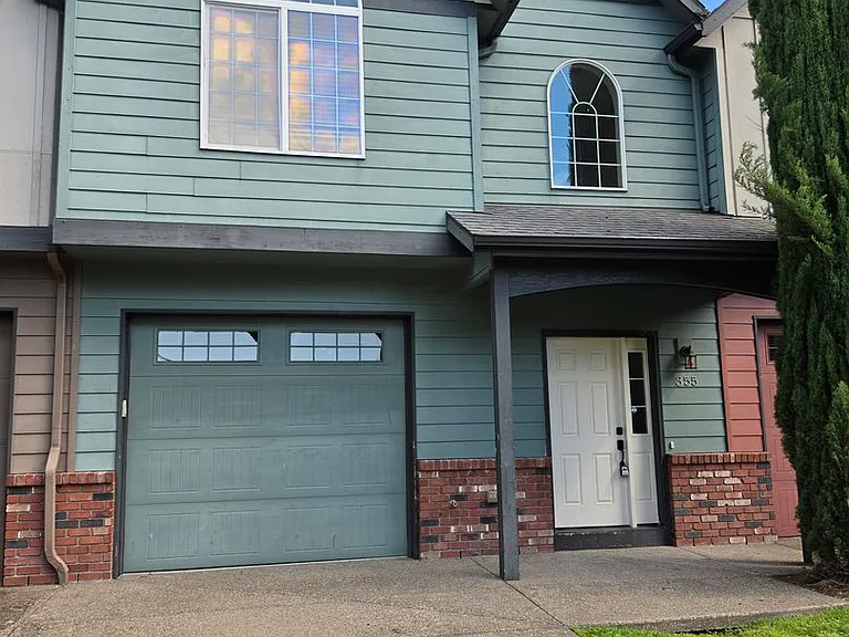 355 SW Pemberly Loop — Photo 1