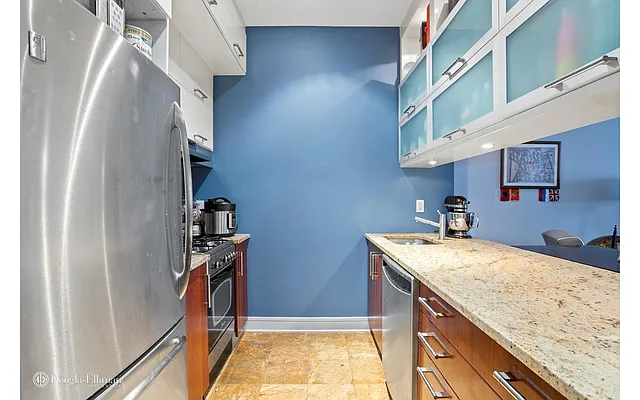 Rented by Douglas Elliman | media 20