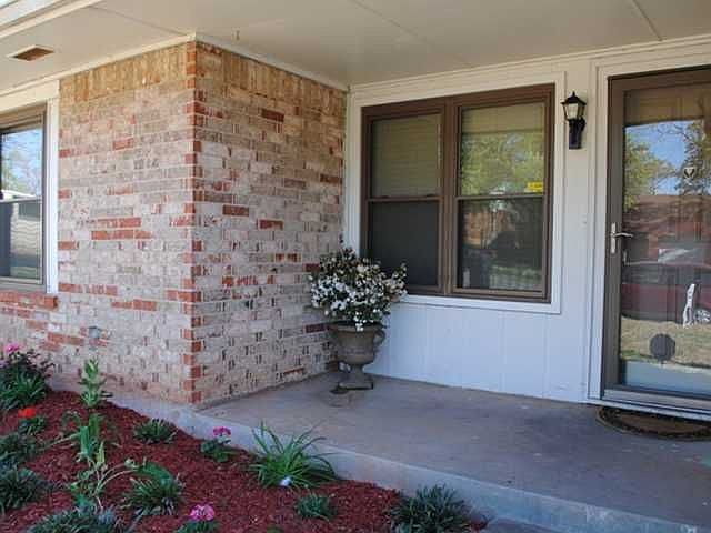 2nd image of 2424 SE 51st St