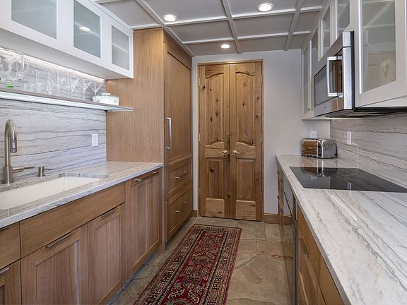 5th image of 17 Chateau Ln APT 203