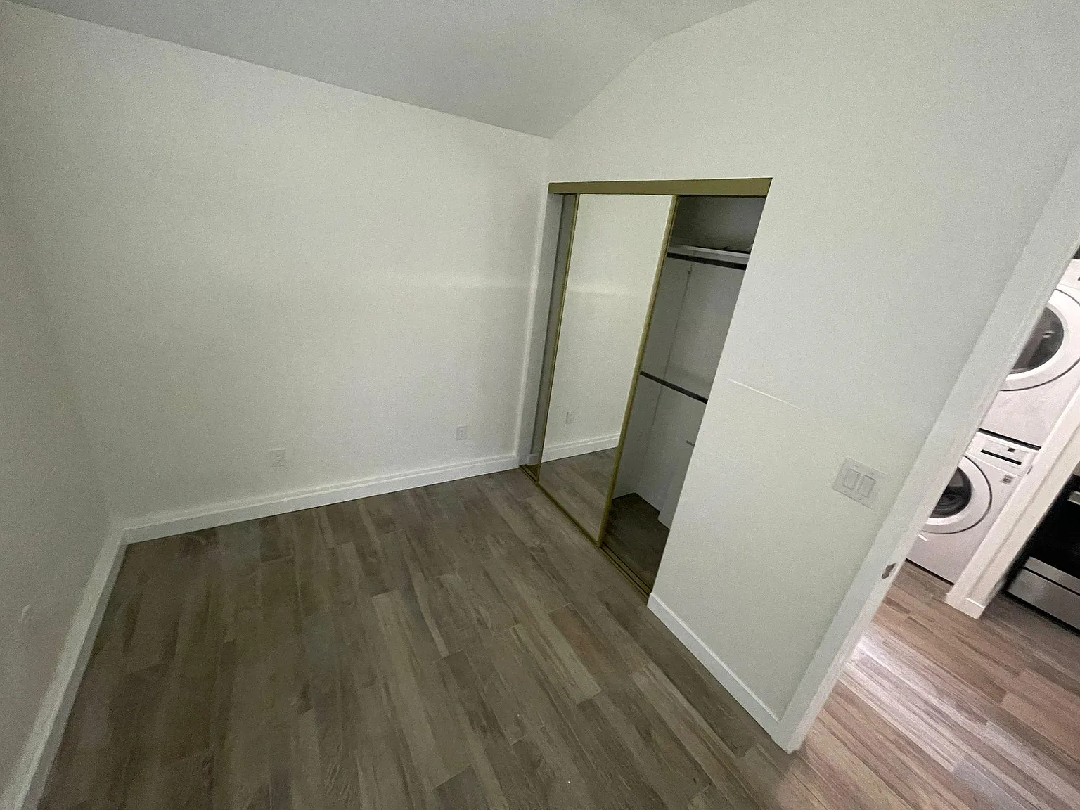1 bed, 350 sqft, $1,900 — Photo 4