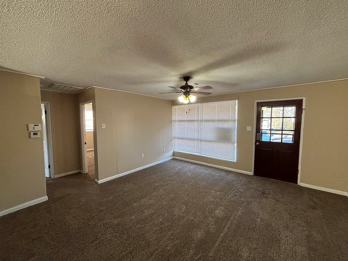 Building Photo - 23 Hiland Pl #B