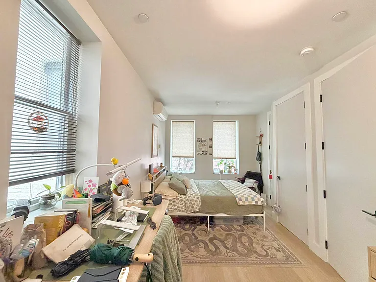 727 Dekalb Ave #3B — Photo 2
