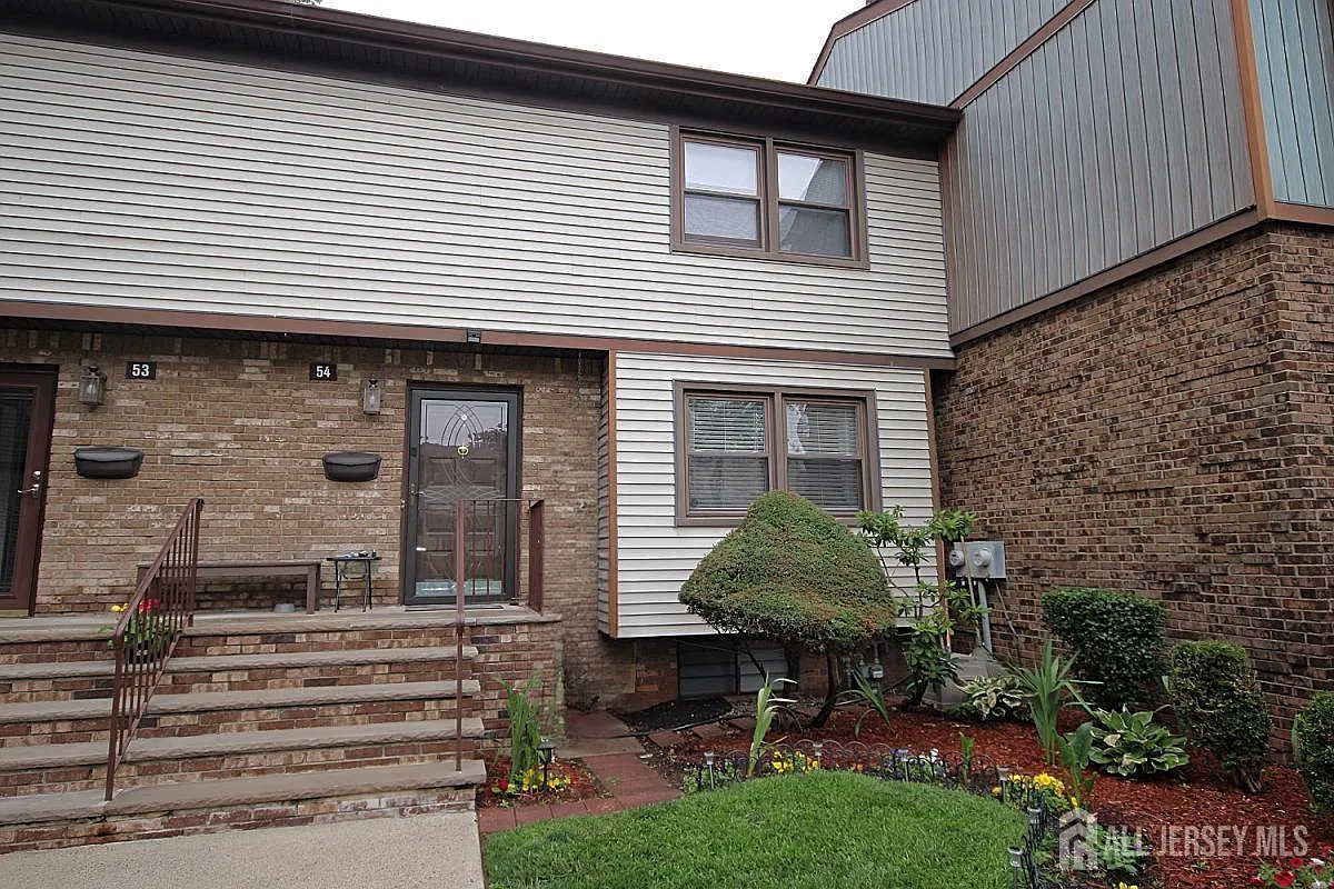 54 Highview Dr photo 1