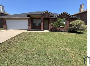 302 Long Prairie Dr, Forney, TX 75126