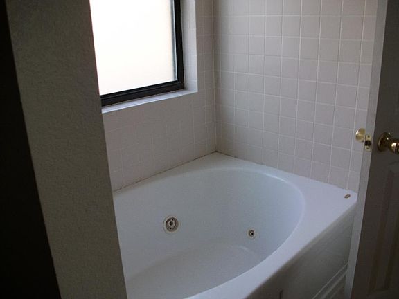 4th image of 1319 Katelyn Cir