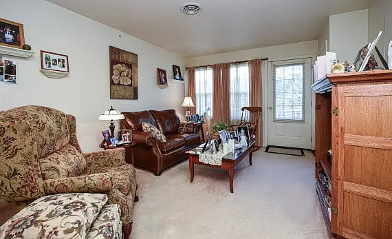 Brook Pointe — Photo 2