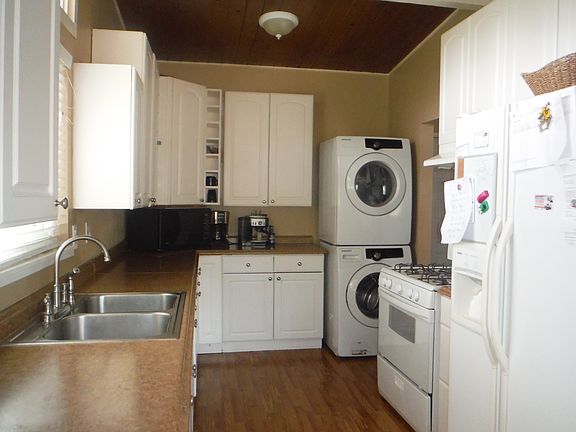 3rd image of 6 Buckeye St