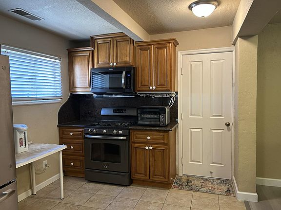 5th image of 350 E 22nd St