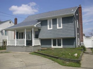 175 East Dr, Copiague, NY 11726