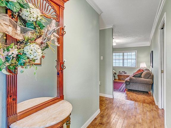 4th image of 2720 Seattle St