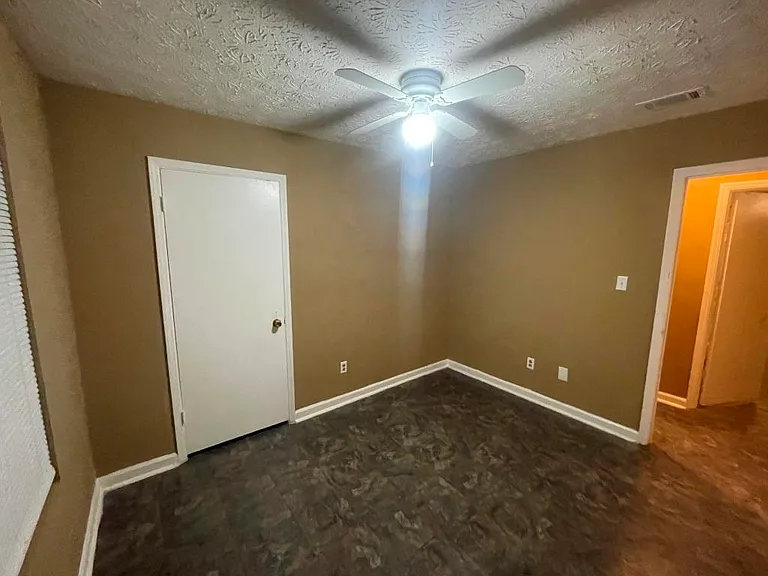 5133 Galbraith Cir — Photo 31
