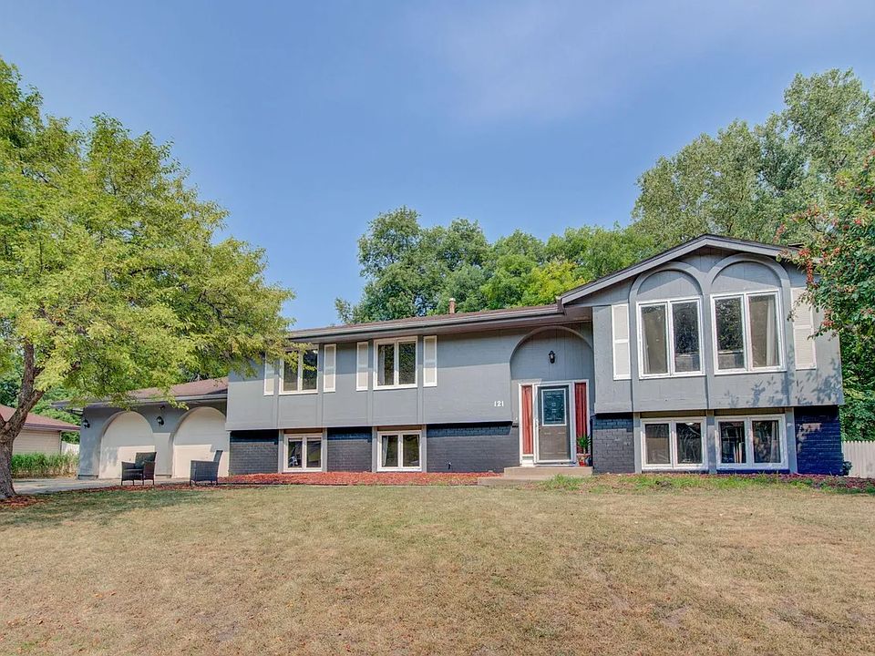 1st image of 121 Chaparral Dr