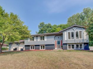 121 Chaparral Dr, Apple Valley, MN 55124
