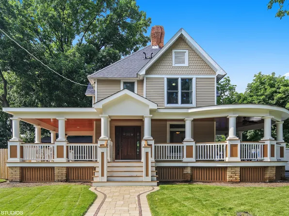 213 E Lincoln Ave, Wheaton, IL 60187