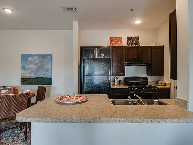 La Contessa Apartments — Photo 30