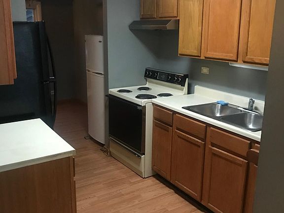 2nd image of 2063 Essex Ct