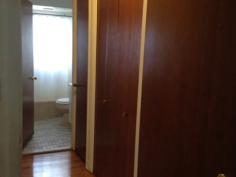 323-349 E Walnut St — Photo 29