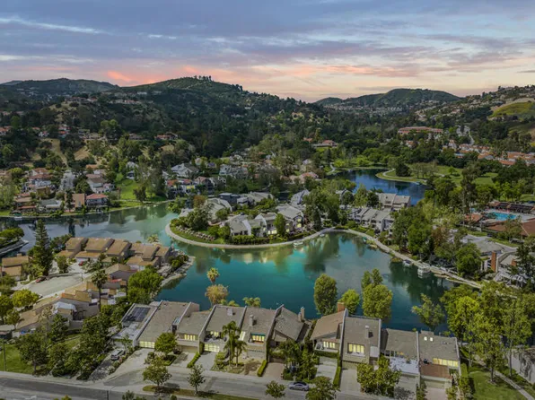 23401 Park Sorrento Unit 33, Calabasas, CA 91302