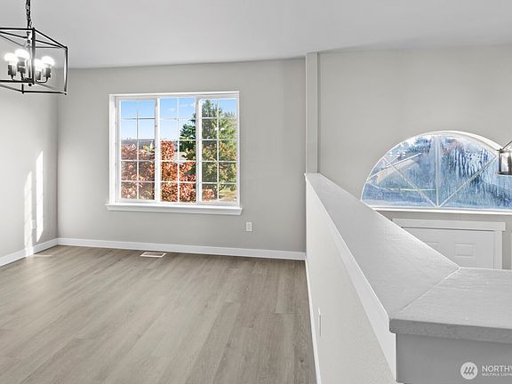 4th image of 20303 80th Avenue E