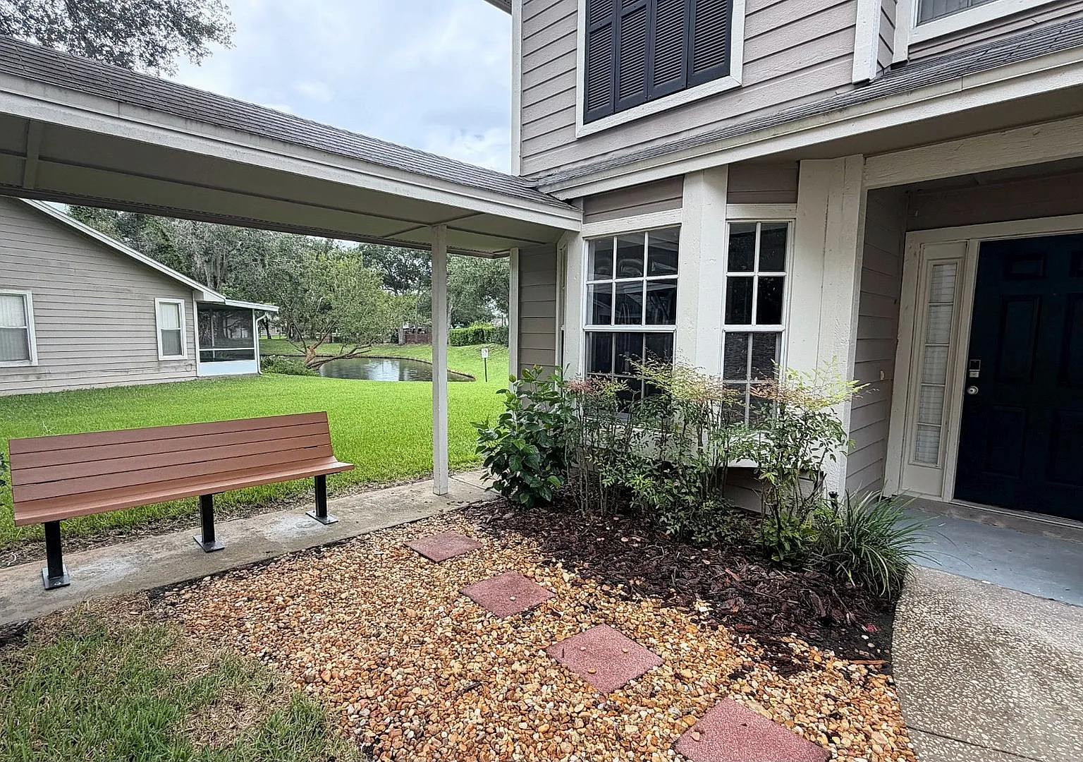 Spacious 2 Bed 2.5 Bath Home in East Orlando with Community Pool — Photo 2