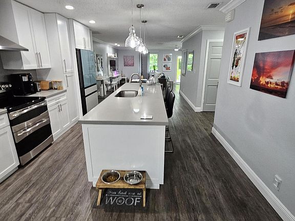 5th image of 10282 NW 31st Street