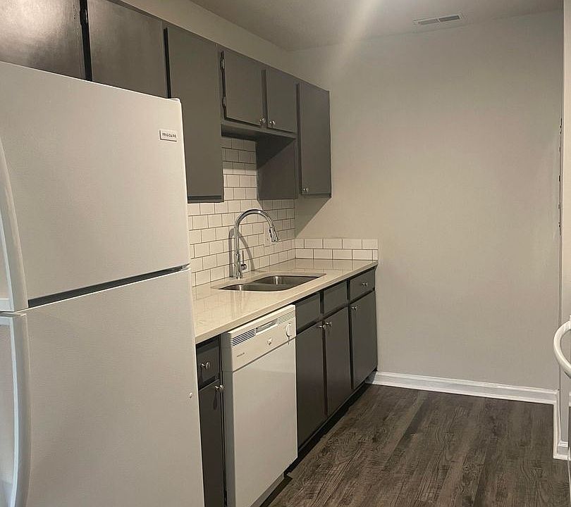 2nd image of 101 Ward Ave SW #10976294