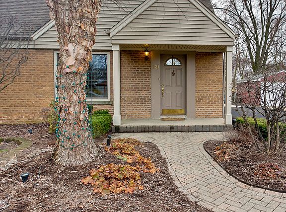 3rd image of 621 Oriole Ln