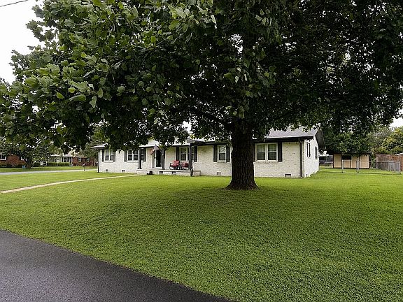 2nd image of 1918 Crescent Dr