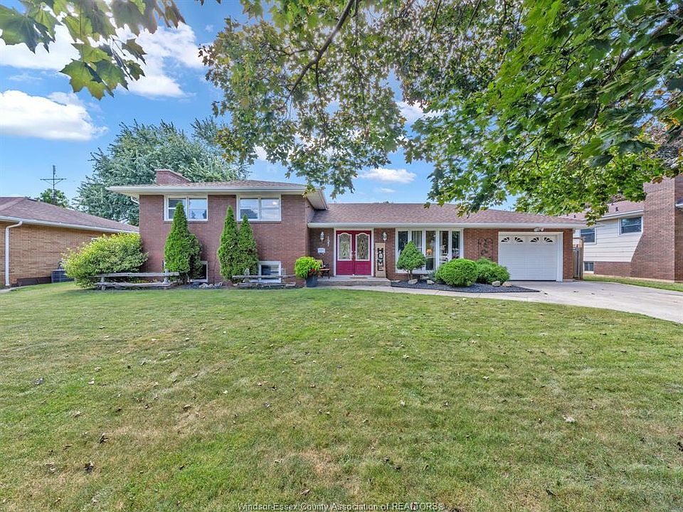 1st image of 127 McCallum Dr