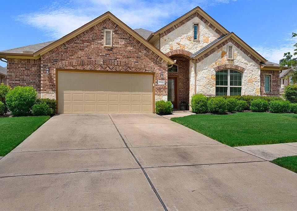 1st image of 25204 Forest Ledge Dr