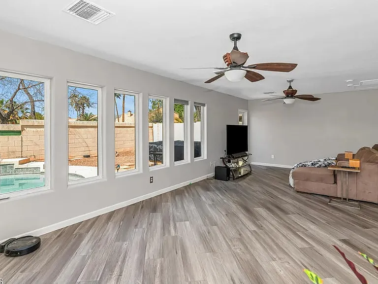 16224 S 40th Pl — Photo 10