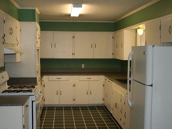 3rd image of 3904 Evergreen St