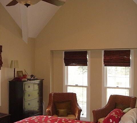 2nd MBR w/cathedral ceiling