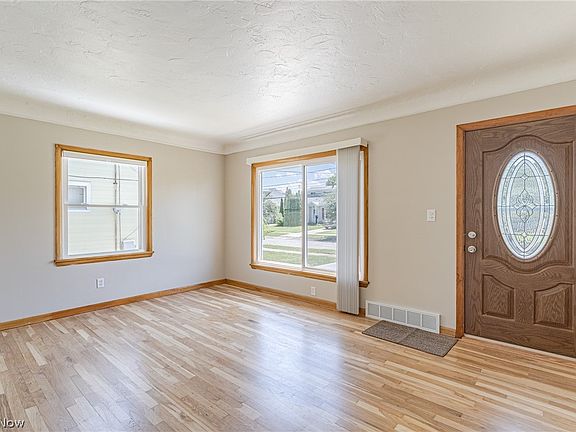 3rd image of 12408 Sprecher Ave