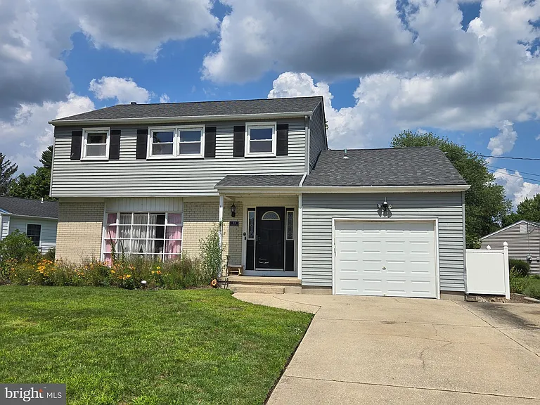 301 Overbrook Ave — Photo 1