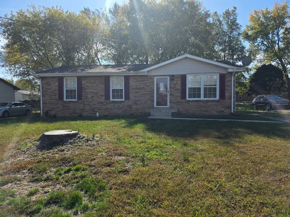 386 Elaine Dr, Clarksville, TN 37042