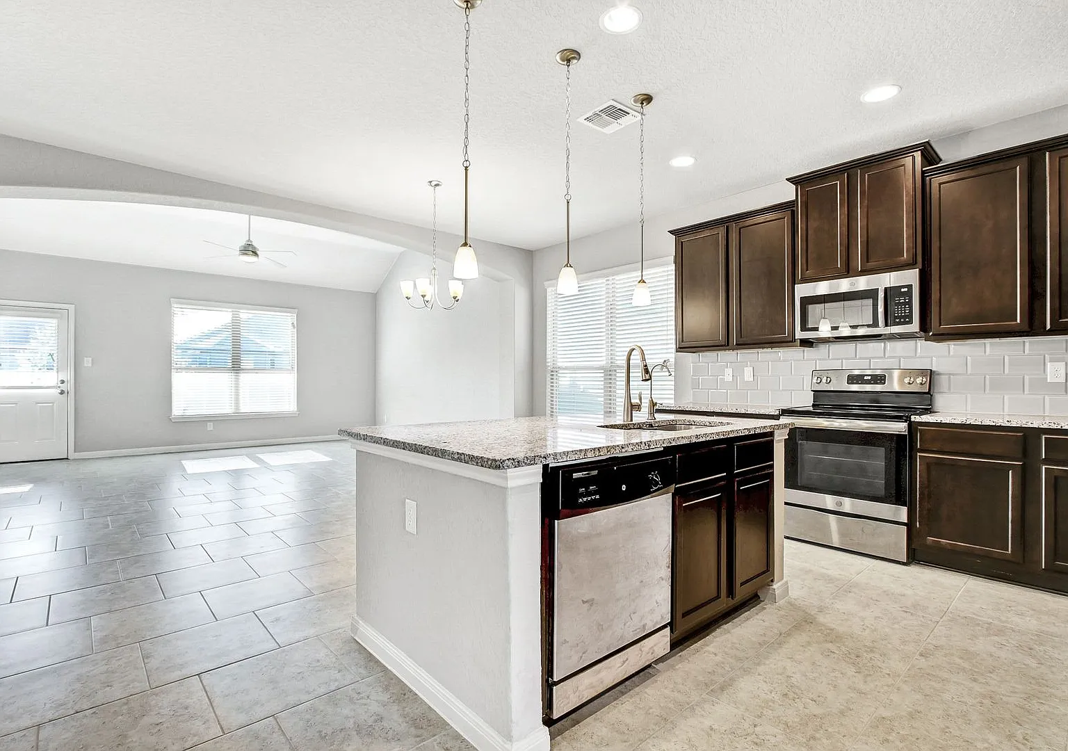 4-Bedroom Home Near Randolph AFB — Photo 4