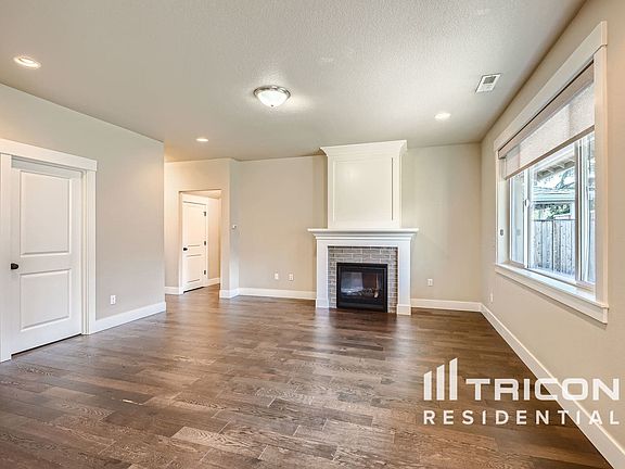 3rd image of 3020 SE Evergreen St