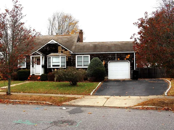 7 Alice Road, West Islip, NY 11795