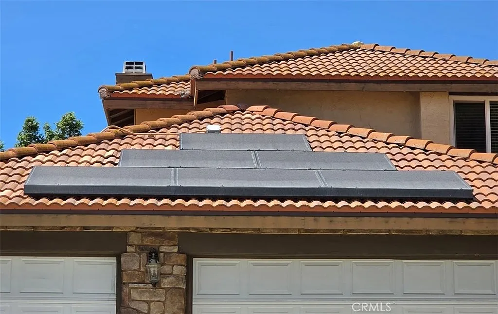 4 bed, 2018 sqft, $3,900 — Photo 2