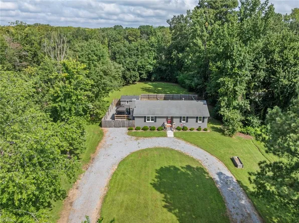 29213 Hunt Club Dr, Courtland, VA 23837