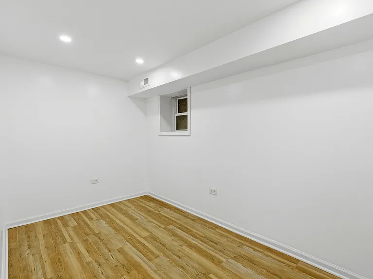 736 N Sawyer Ave #G — Photo 15