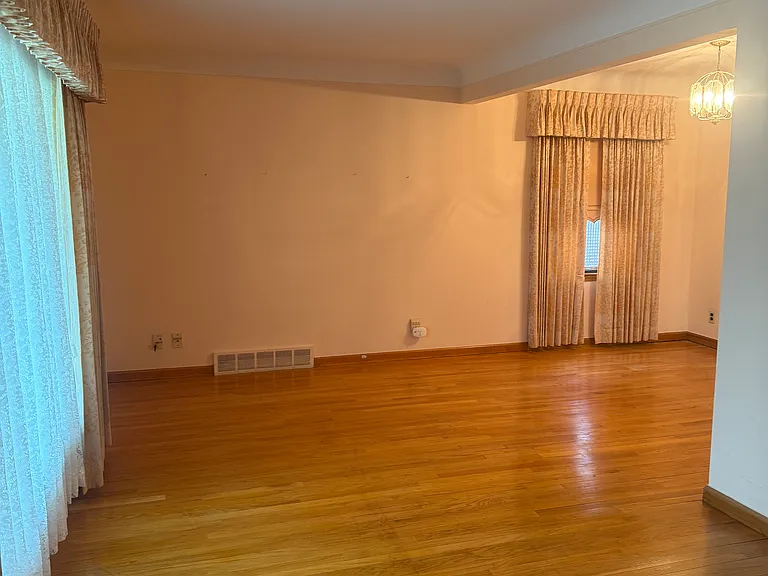 5458 Chase Rd — Photo 8