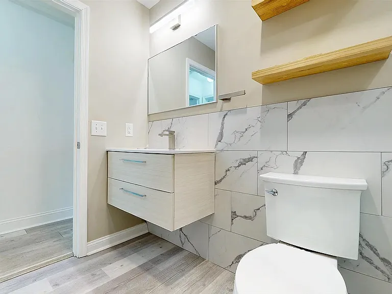 450 Redwood Ave — Photo 2