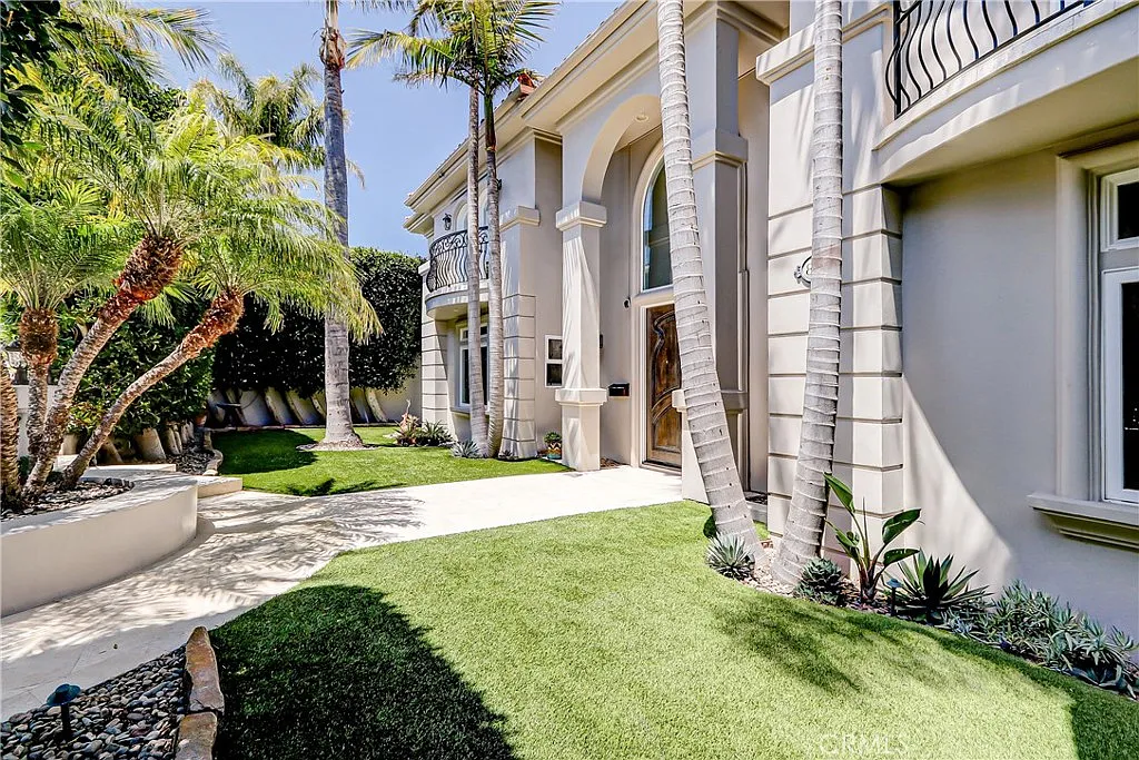 6 bed, 7.0 bath, 4997 sqft, $25,000 — Photo 3