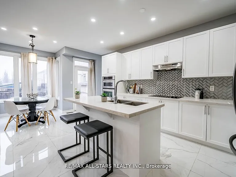 138 Yakefarm Blvd — Photo 5