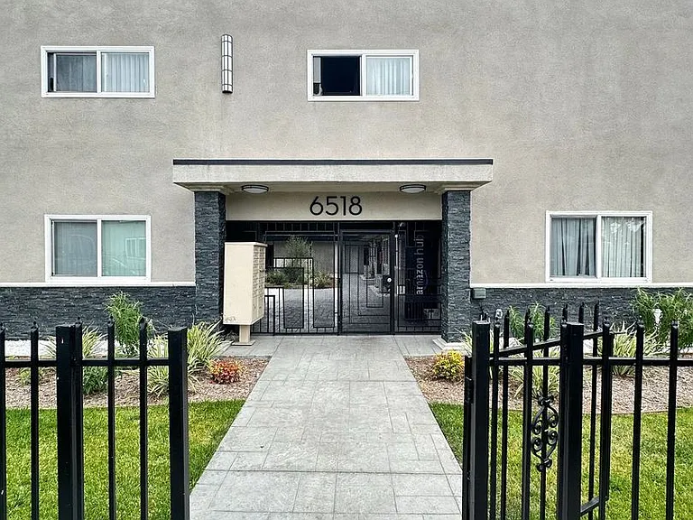 6518 CORONA — Photo 1