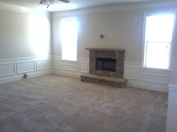 2nd image of 3090 Parkridge Dr