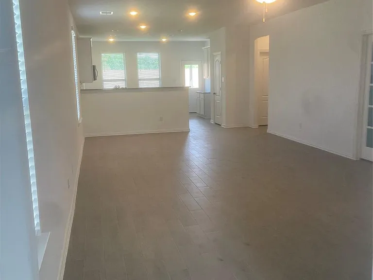 8111 Royal Palm Ct — Photo 10
